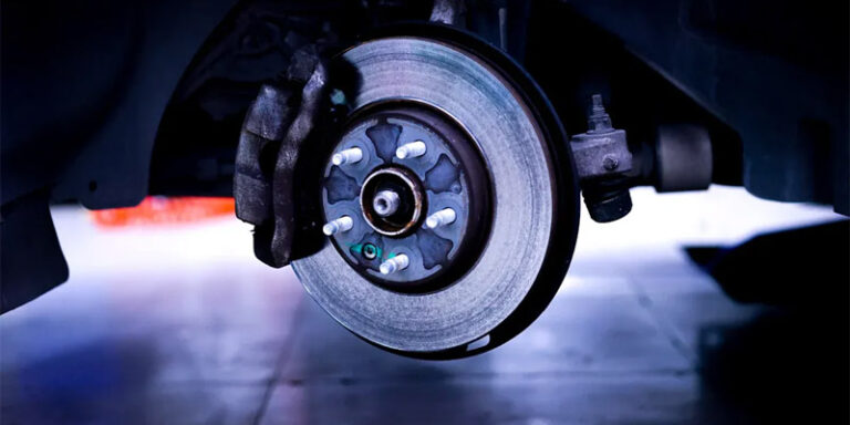 Ceramic vs Semi-Metallic Brake Pads Which Lasts Longer? (2025 Data)