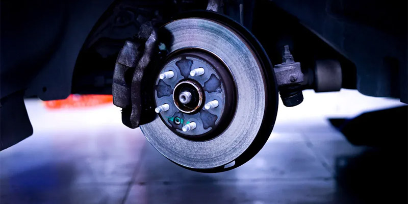 Ceramic vs Semi-Metallic Brake Pads Which Lasts Longer? (2025 Data)